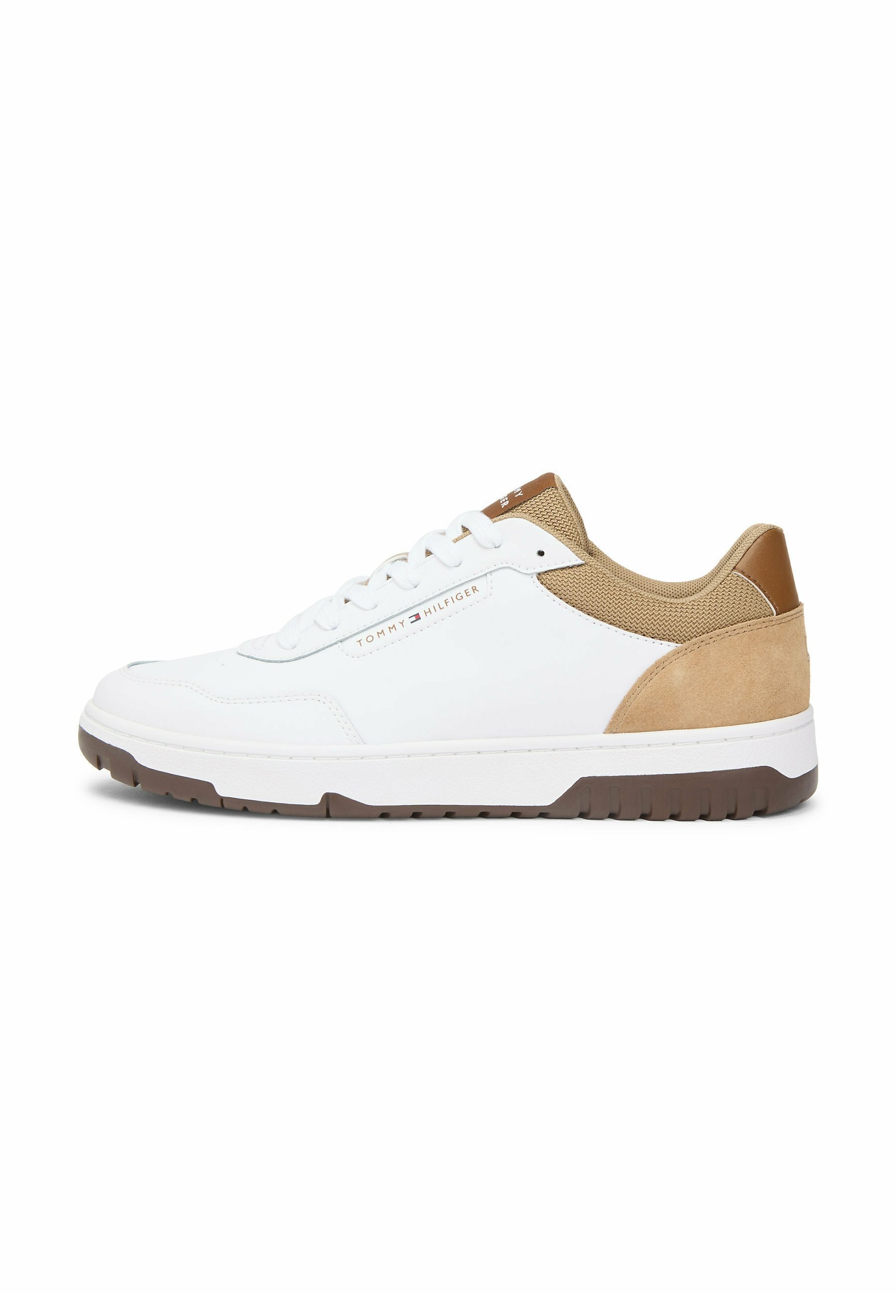 MIXED TEXTURE BASKETBALL TRAINERS WITH LEATHER Media 1