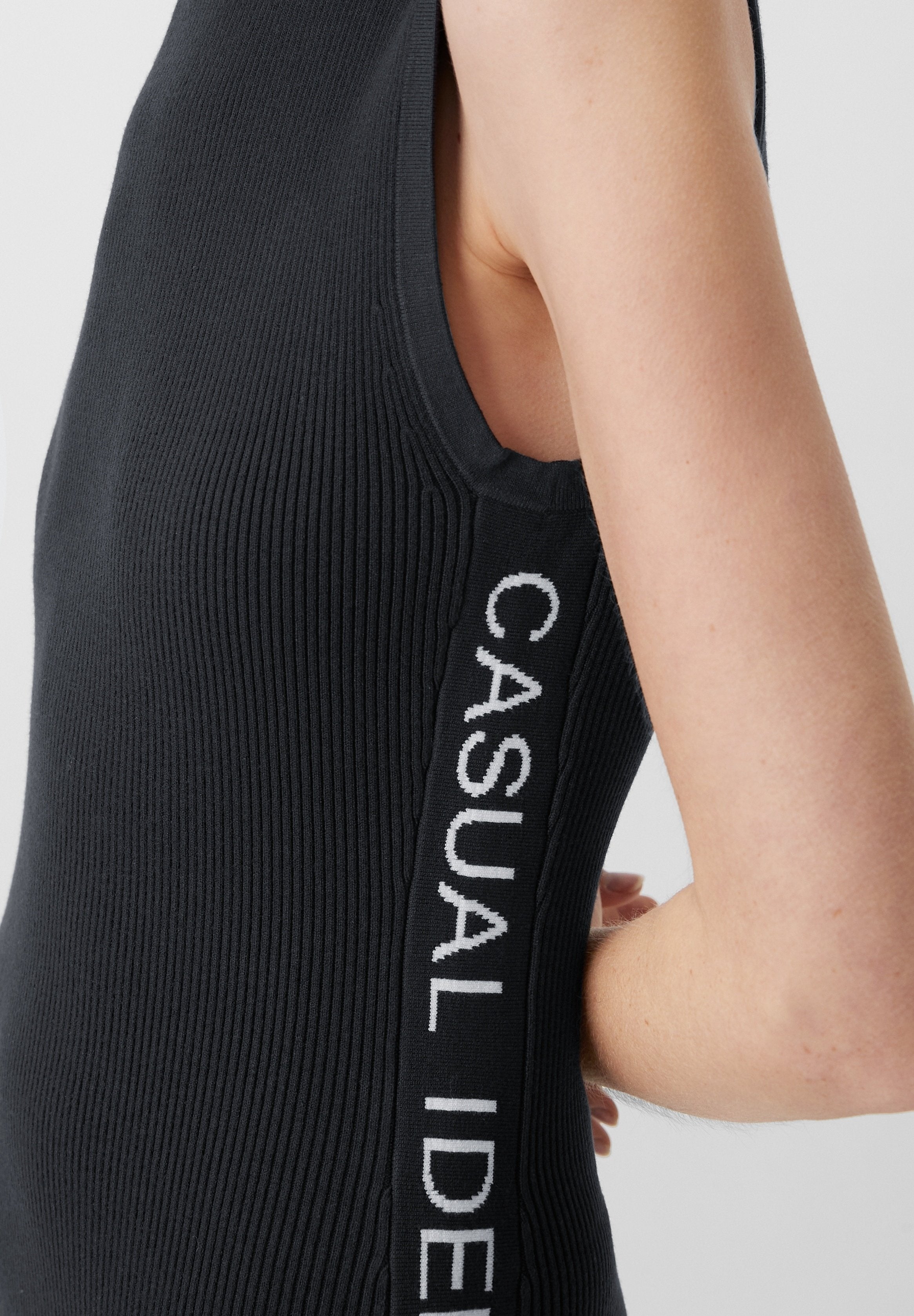 comma casual identity