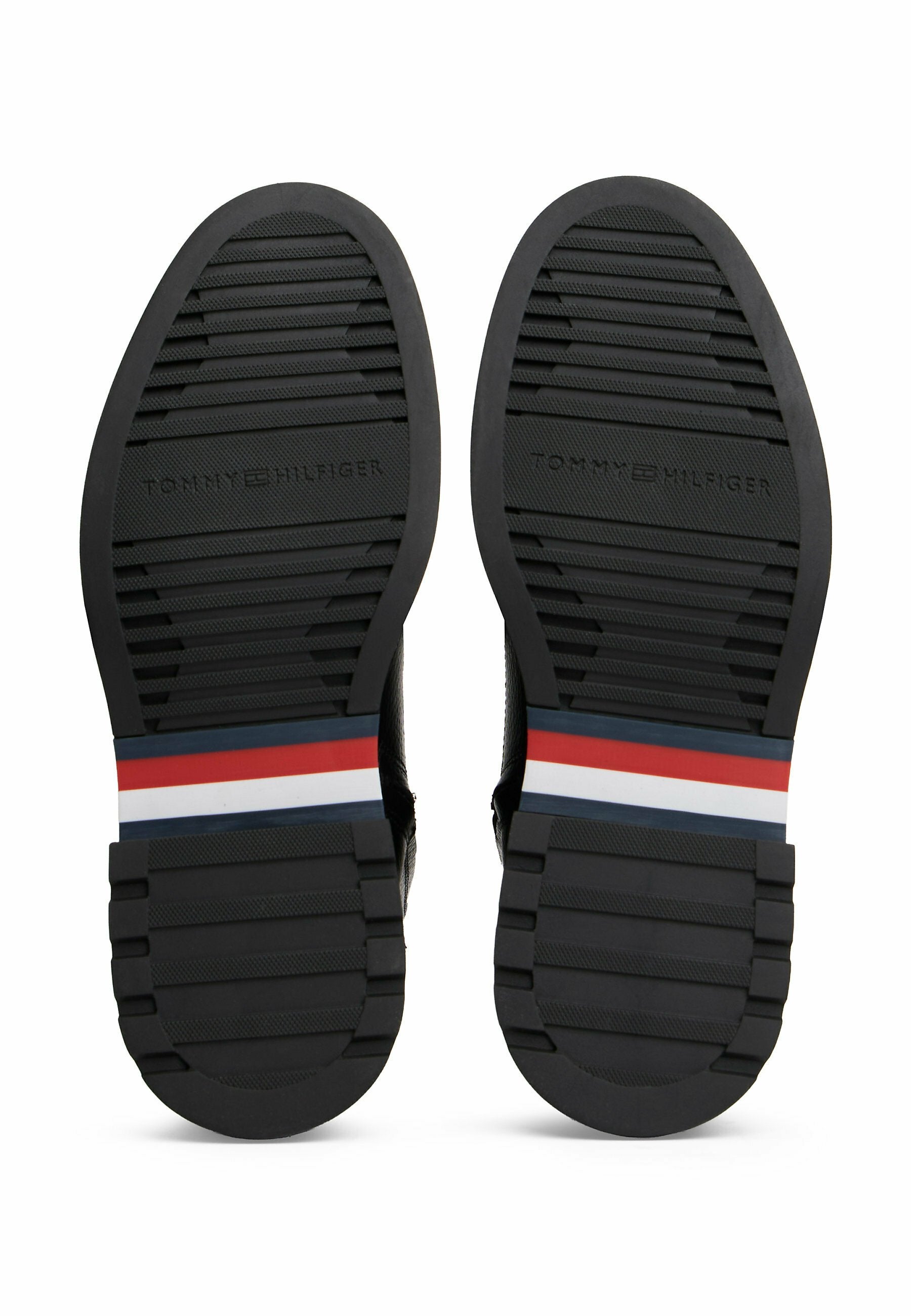 LIGHTWEIGHT WATER REPELLENT Media 6
