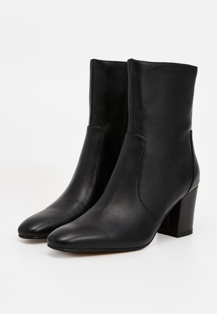 Steve Madden CROSSBAR