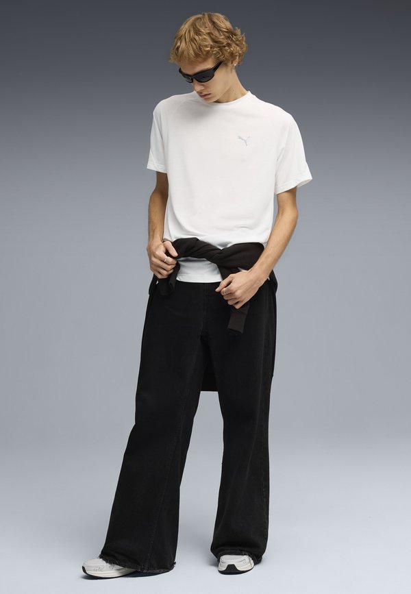 Puma EVOSTRIPE  - Basic T-shirt - white