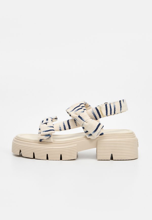 Stuart Weitzman SOFIA NOLITA