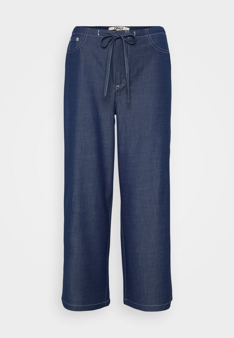 Dunkelblaue weite Hose mit Kordelzugbund, frontalen Taschen und sichtbaren weißen Nähten.
