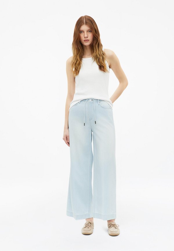 s.Oliver JEANS-HOSE SURI - Relaxed fit jeans - hellblau