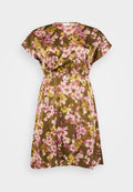 Blumenkleid mit braunem Grund und rosa sowie gelben Blumenmustern, kurzen Ärmeln, einem V-Ausschnitt und einem elastischen Bund für eine lockere Passform.
