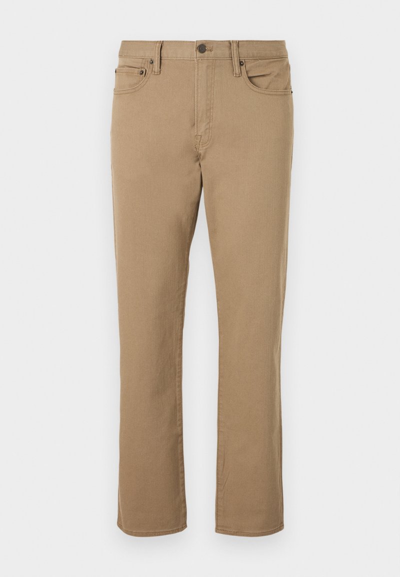 Beige Hosen mit geradem Bein, Frontknopf, Reißverschluss, Gürtelschlaufen und Fünf-Taschen-Design auf weißem Hintergrund.