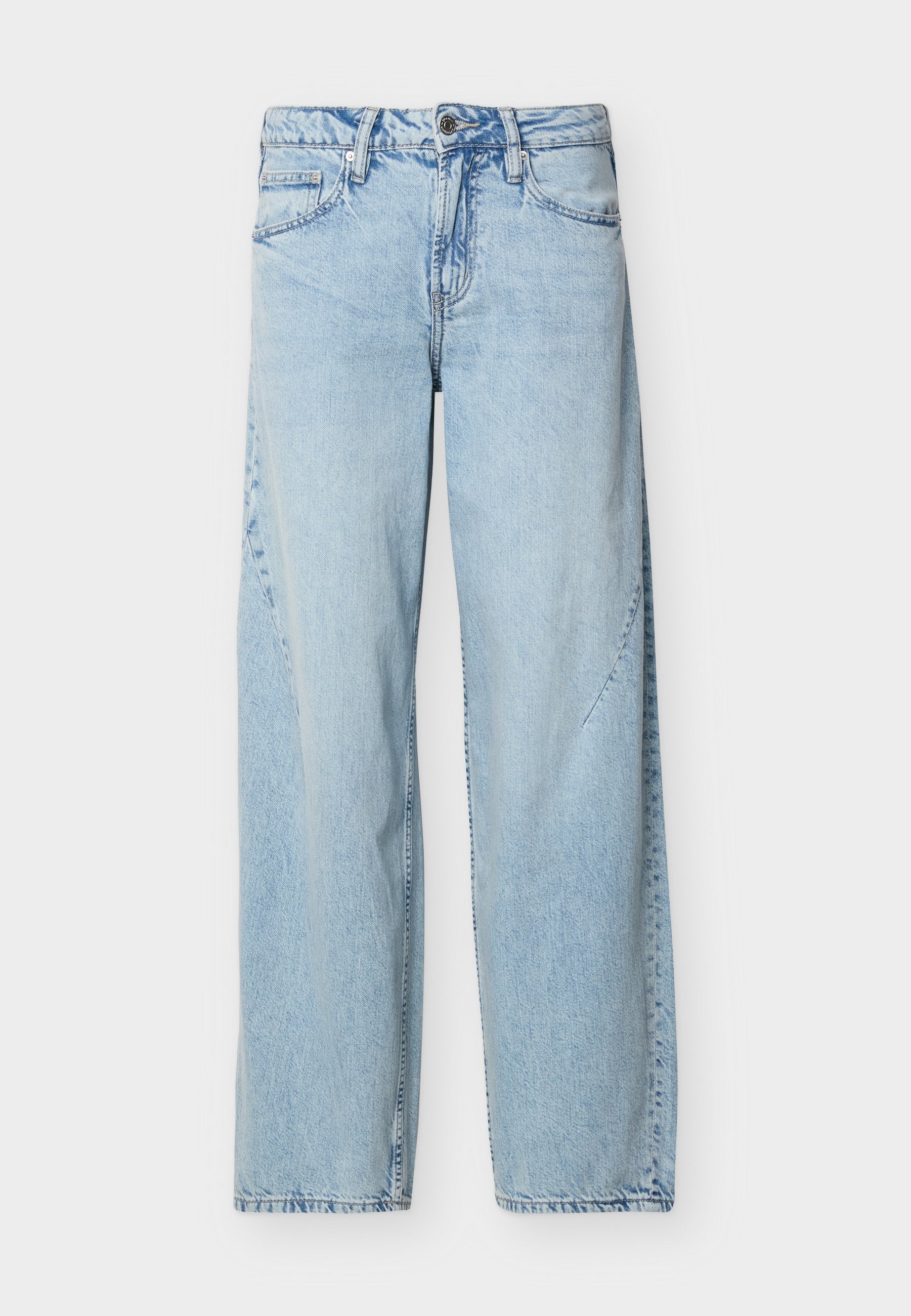 Hellblaue Straight-Leg-Jeans aus Denim mit Vordertaschen, Gürtelschlaufen und Knopfverschluss auf einem schlichten weißen Hintergrund.