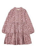 Langärmliges Kleid im pinken und braunen Blumenmuster. Verfügt über einen runden Kragen, einen Knopfverschluss und einen gerafften Rock mit gestuftem Saum. Aus Baumwollstoff.