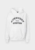 Weißer Kapuzenpullover mit einer Vordertasche und auffälligem schwarzen Text, der "EVERYDAY AMBITION" und "PEGADOR" in einer Bogenform liest.