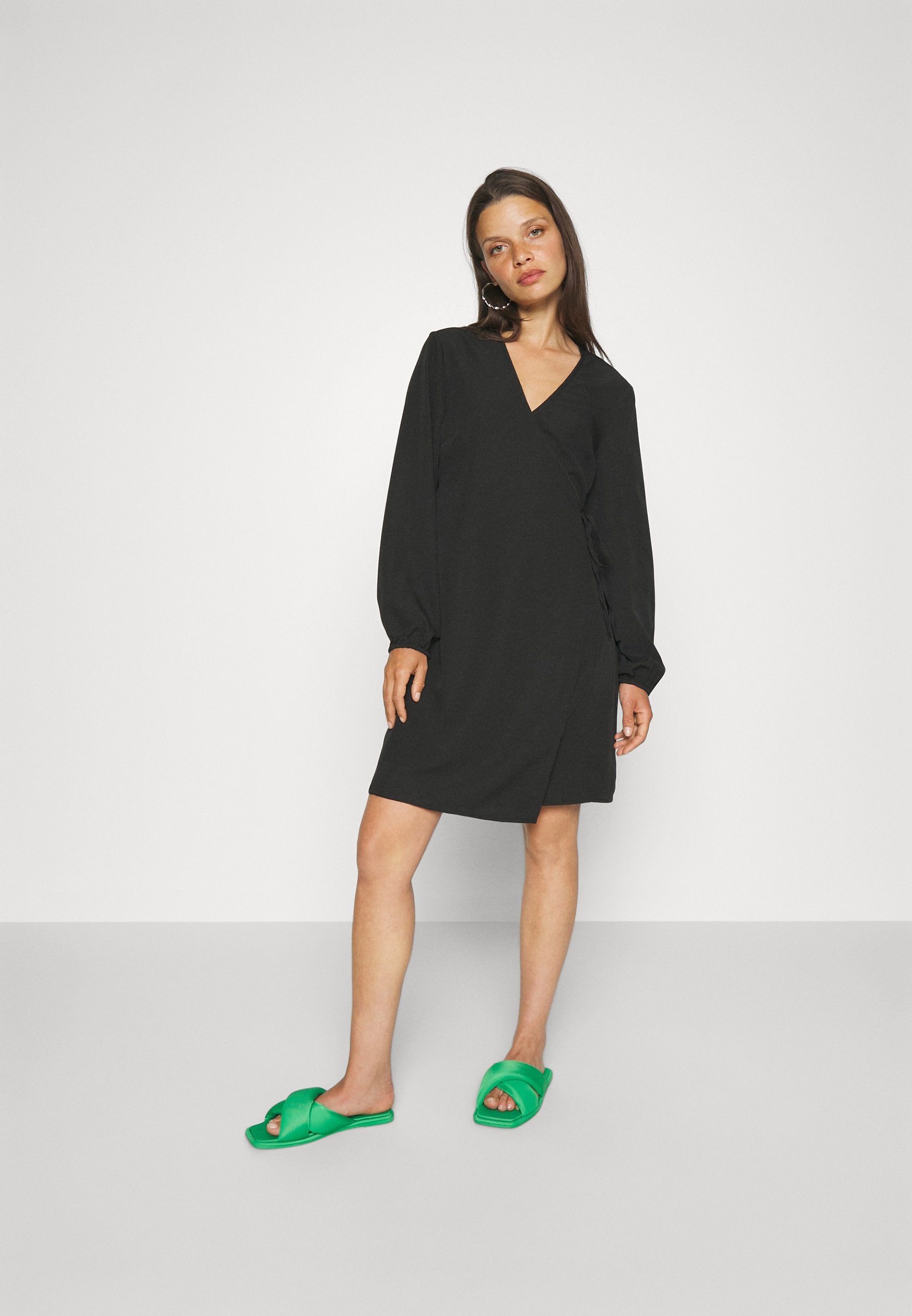 Pieces Petite PCNESSA WRAP DRESS
