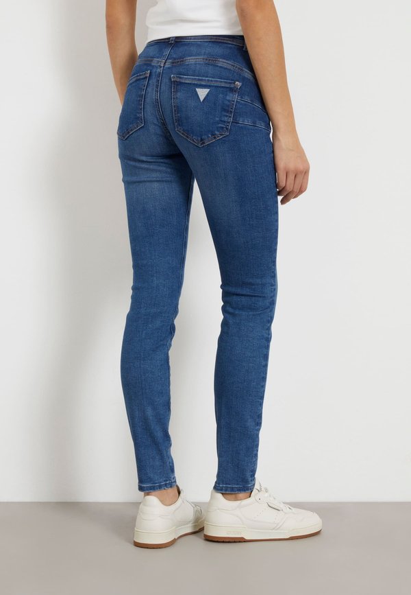 Guess MIT MITTELHOHEM BUND