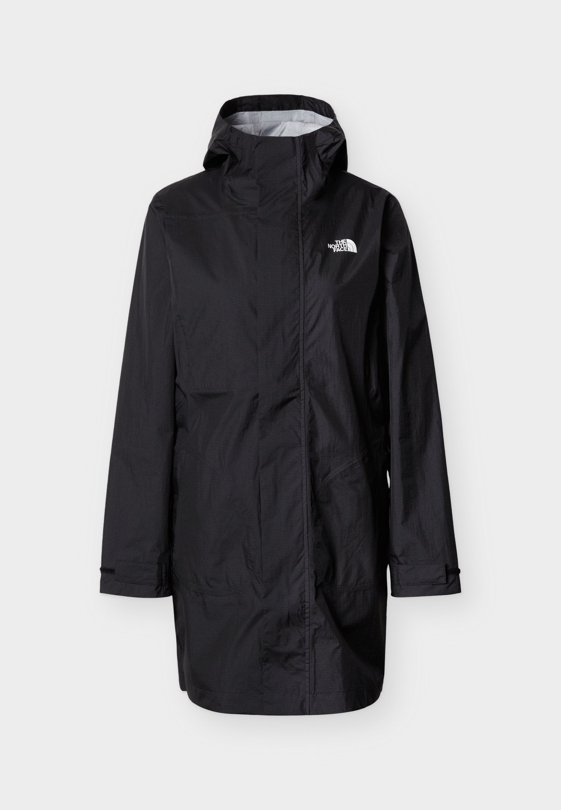 Schwarzer wasserdichter Parka mit hohem Kragen, verstellbarer Kapuze und zwei Fronttaschen. Verfügt über eine dezente Struktur und ein Logo auf der Brust.