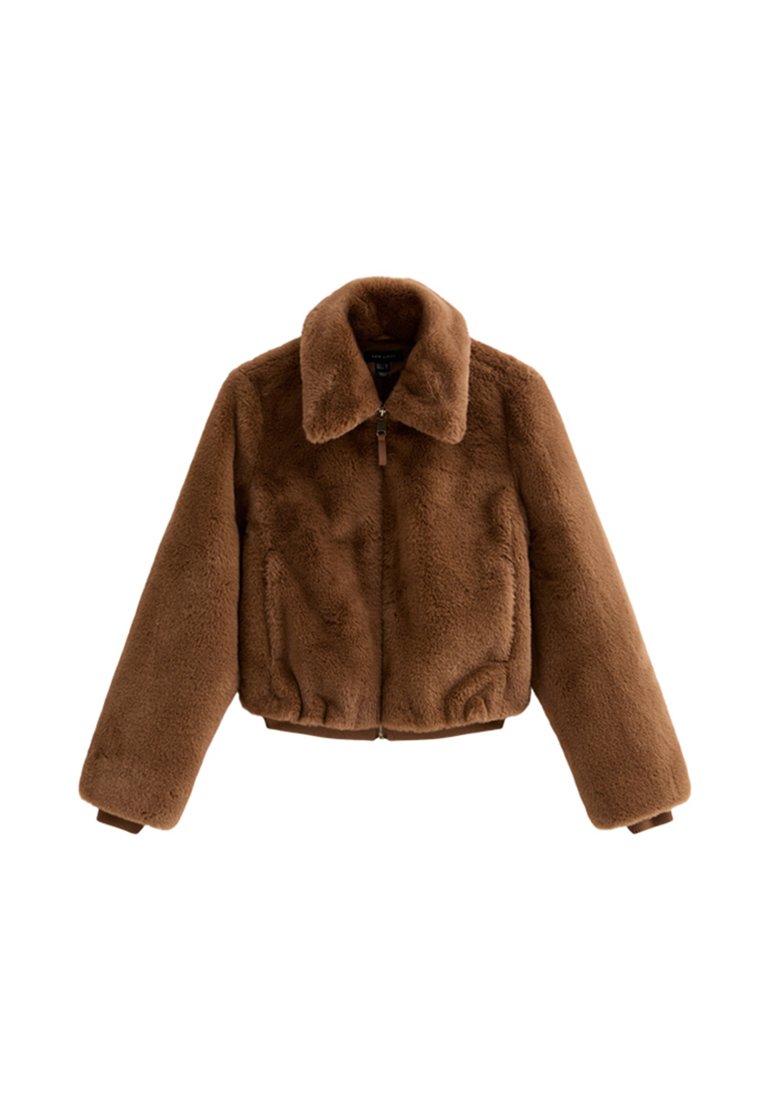 Braune Jacke aus Kunstfell in Cropped-Form mit Kragen, langen Ärmeln und Reißverschluss vorne. Verfügt über eine strukturierte Oberfläche und Seitentaschen.