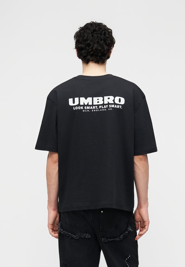 Umbro PLAY SMART GRAPHIC TEE