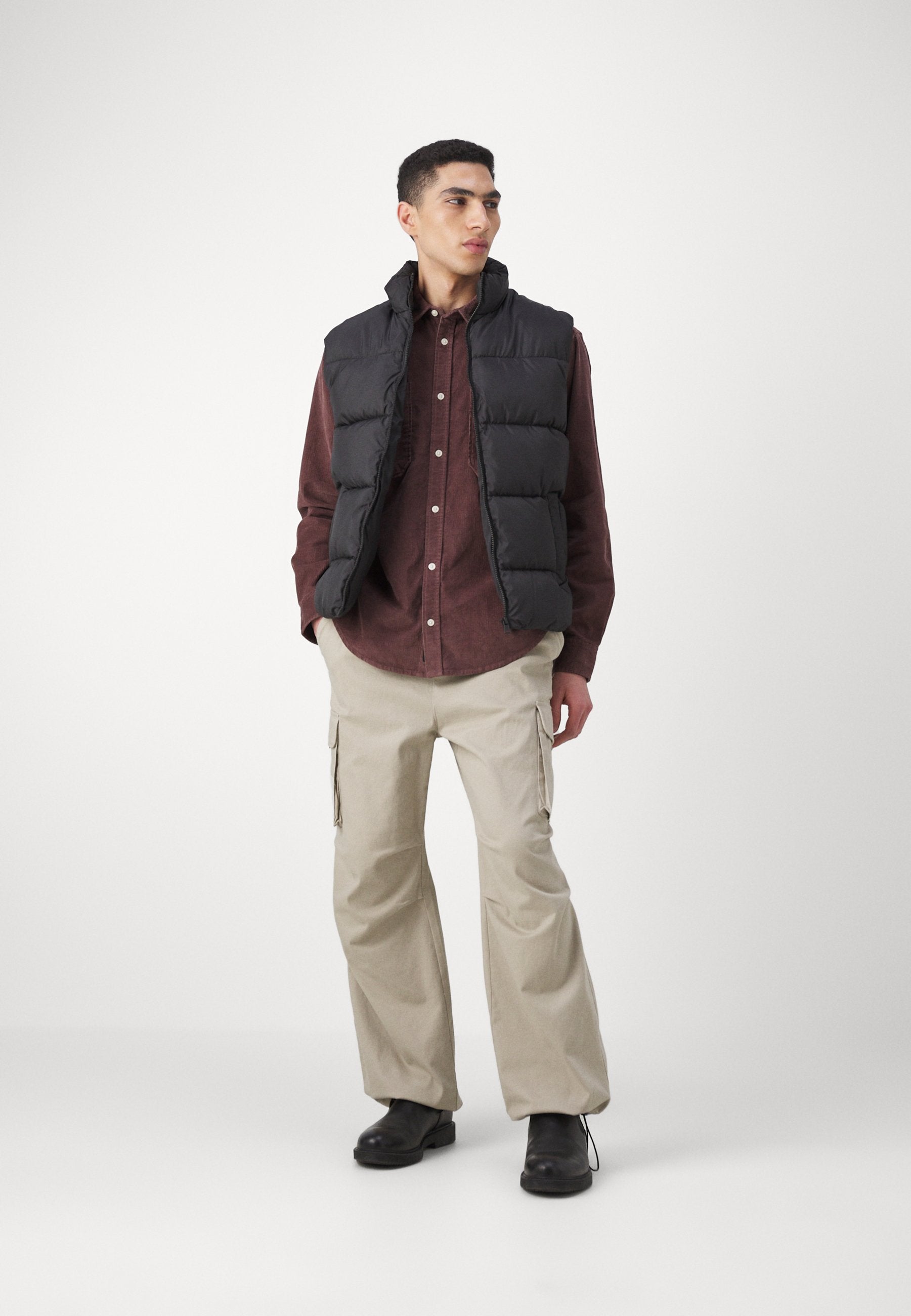 ONSKAZI LOOSE PARACHUTE PANT Media 6