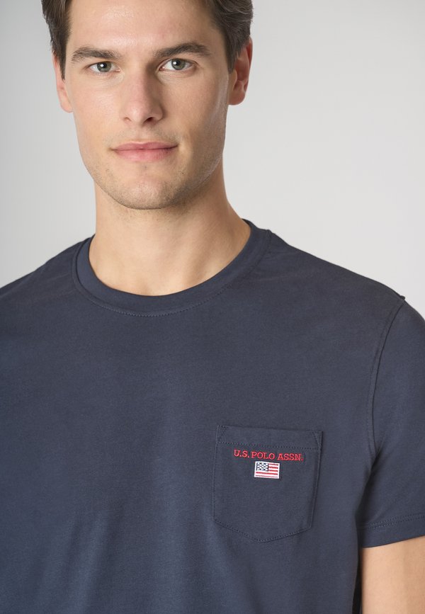 U.S. Polo Assn. A MANICHE CORTE IN CON TASCHINO SUL PETTO