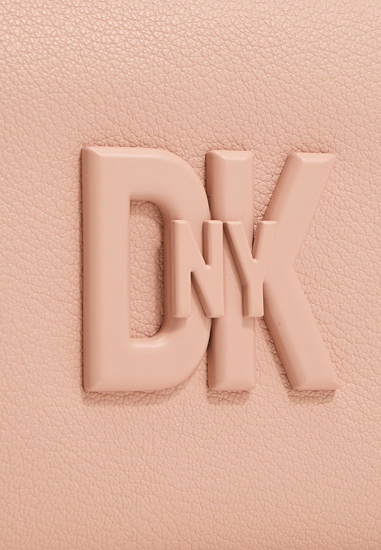 DKNY SEVENTH AVENUE