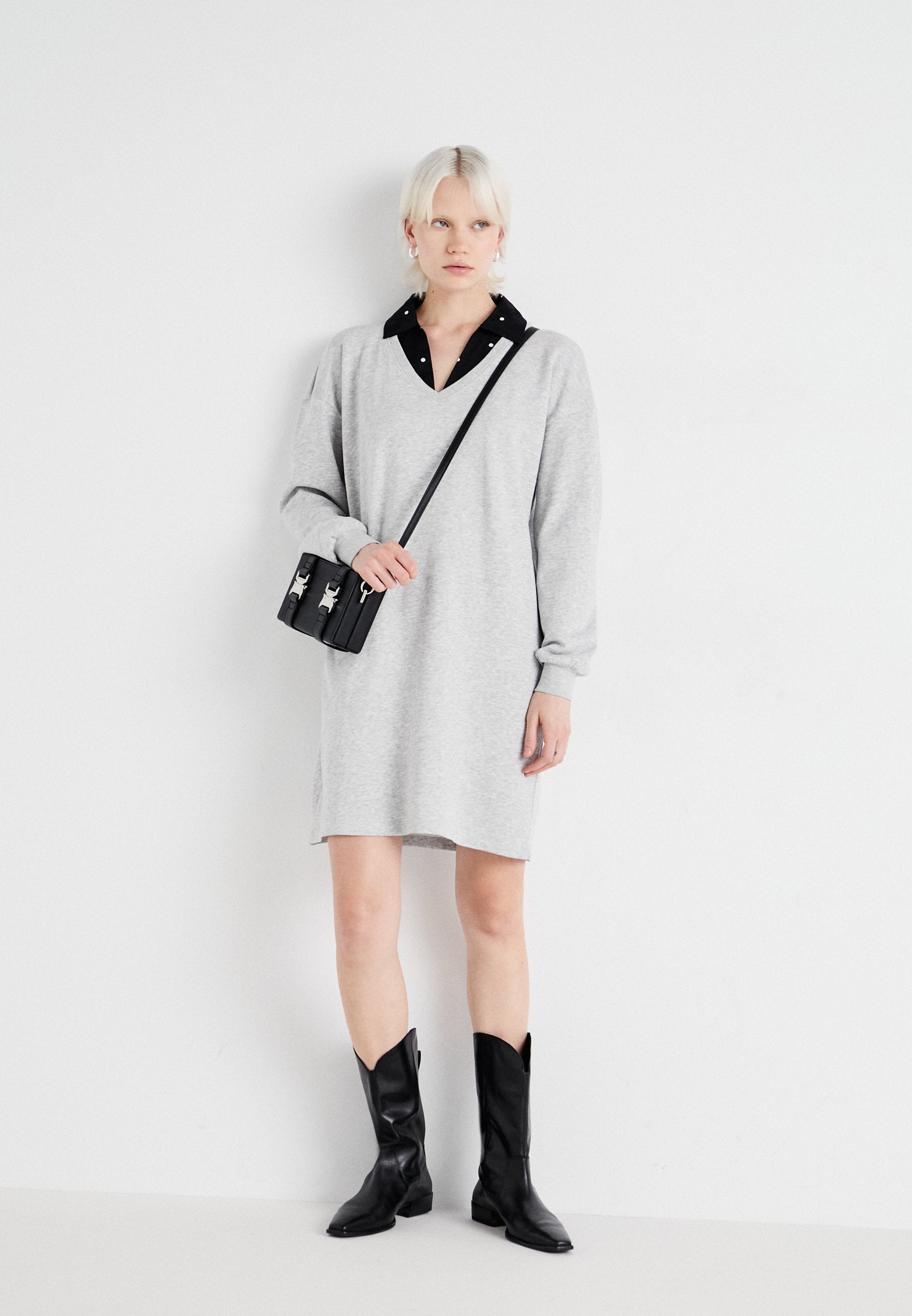 ONLFEEL VNECK DRESS Media 2