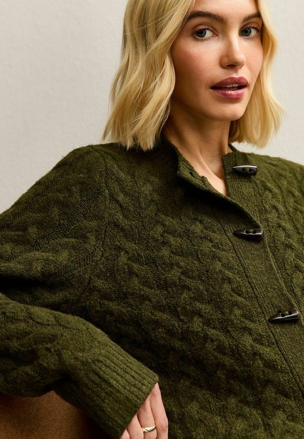 New Look CABLE KNIT TOGGLE FASTENING