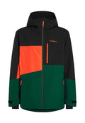 Schwarze und grüne Jacke mit orangefarbenen Akzenten; verfügt über eine Kapuze, Reißverschlusstaschen und ein geometrisches Farbblockdesign. Wasserdichtes Material.