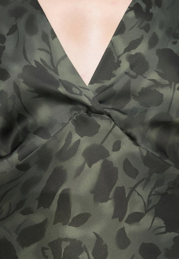 WAL G. OLLY V NECK MAXI