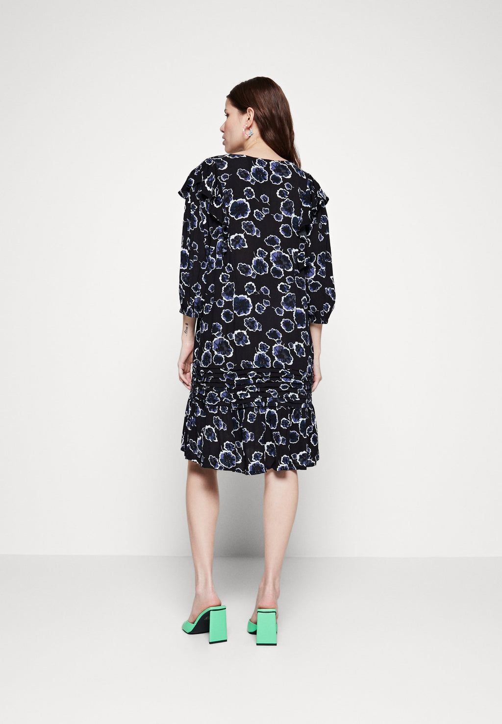 Soaked in Luxury ZAYA DROP WAIST DRESS