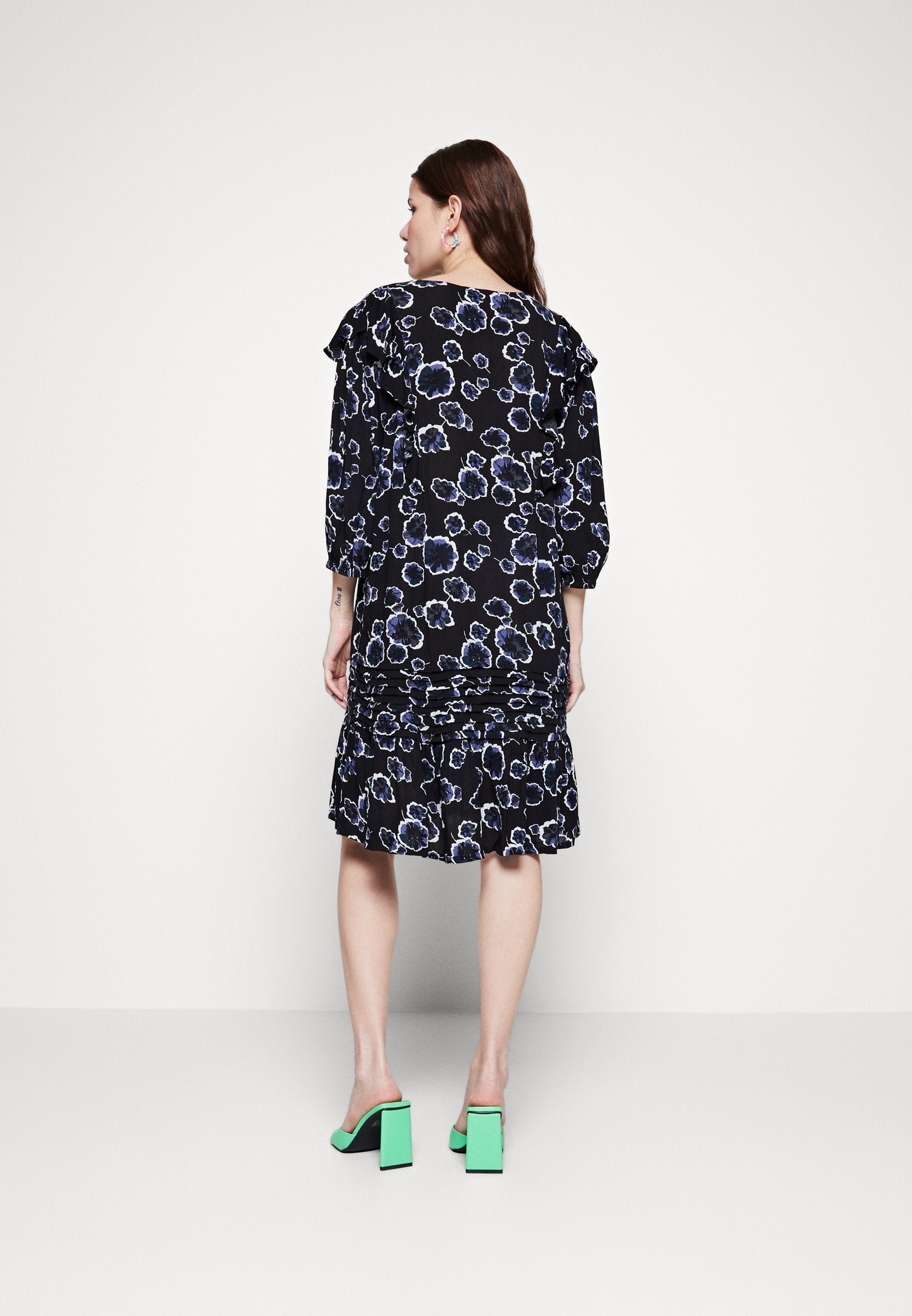 Soaked in Luxury ZAYA DROP WAIST DRESS