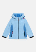Hellblauer Kinder-Kapuzenjacke mit dunkleren blauen Seitenteilen, schwarzen inneren Bündchen, Frontreißverschluss und zwei Reißverschlusstaschen.
