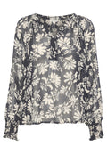 Bluse mit floralem Muster aus transparentem marineblauen Stoff, mit einem weißen Blumenmuster, gefältelten Bündchen und einem V-Ausschnitt. Leicht und locker geschnitten.