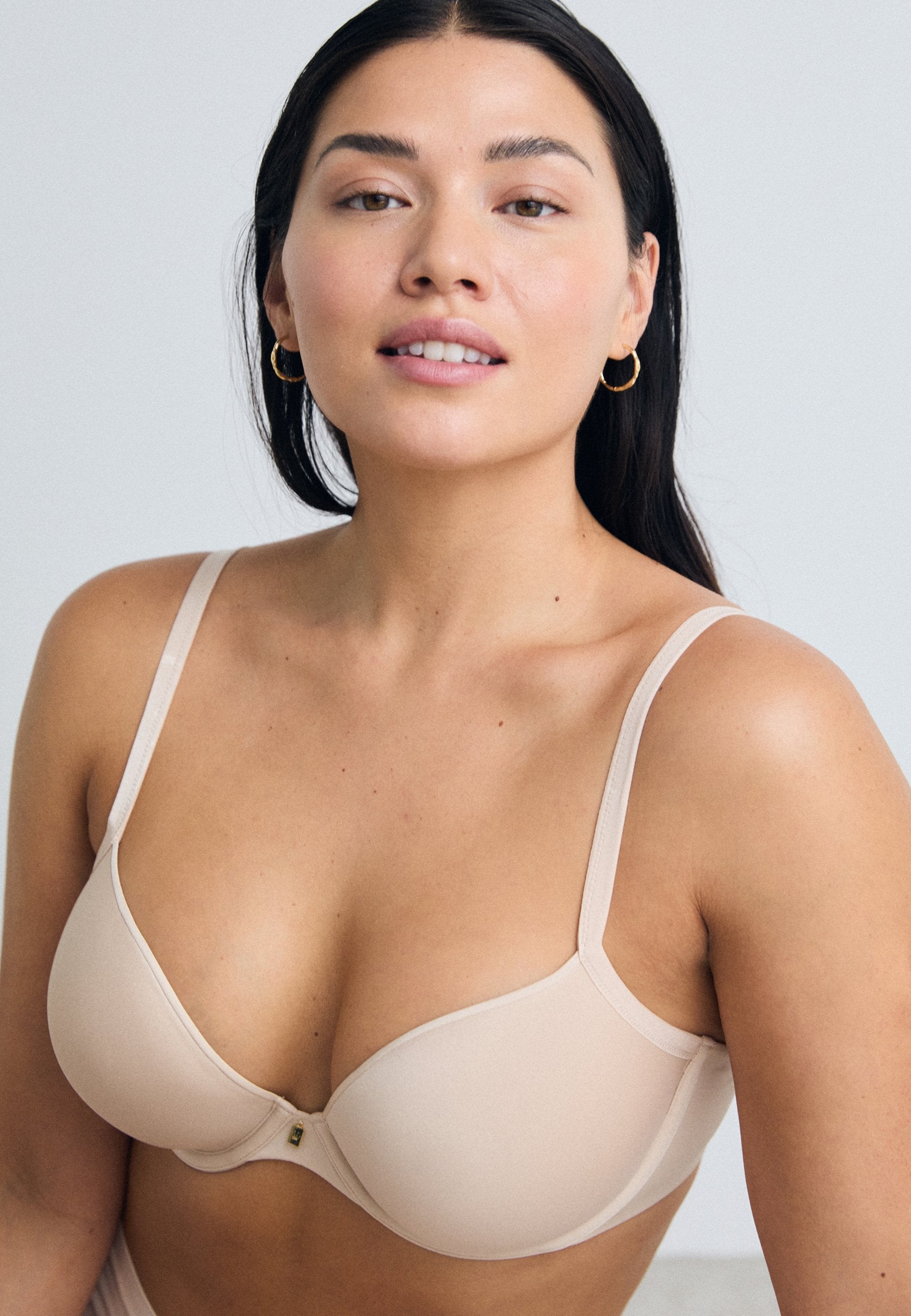 Triumph BODY MAKE UP ESSENTIAL WHP