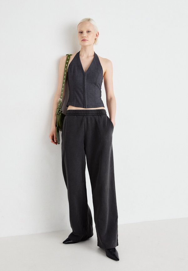 Weekday NADJA HALTERNECK