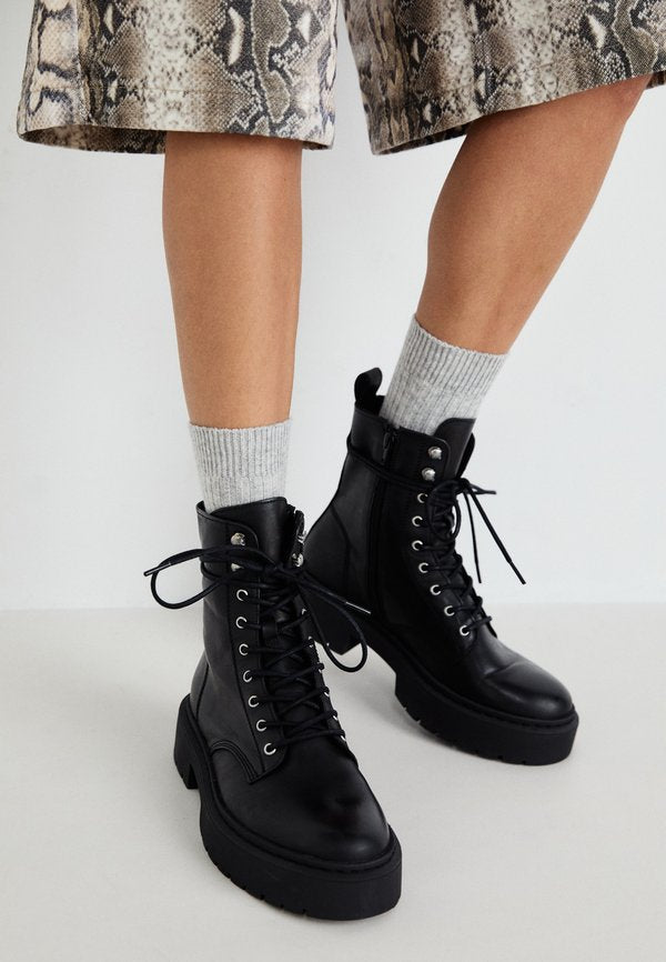 Steve Madden GUSTO