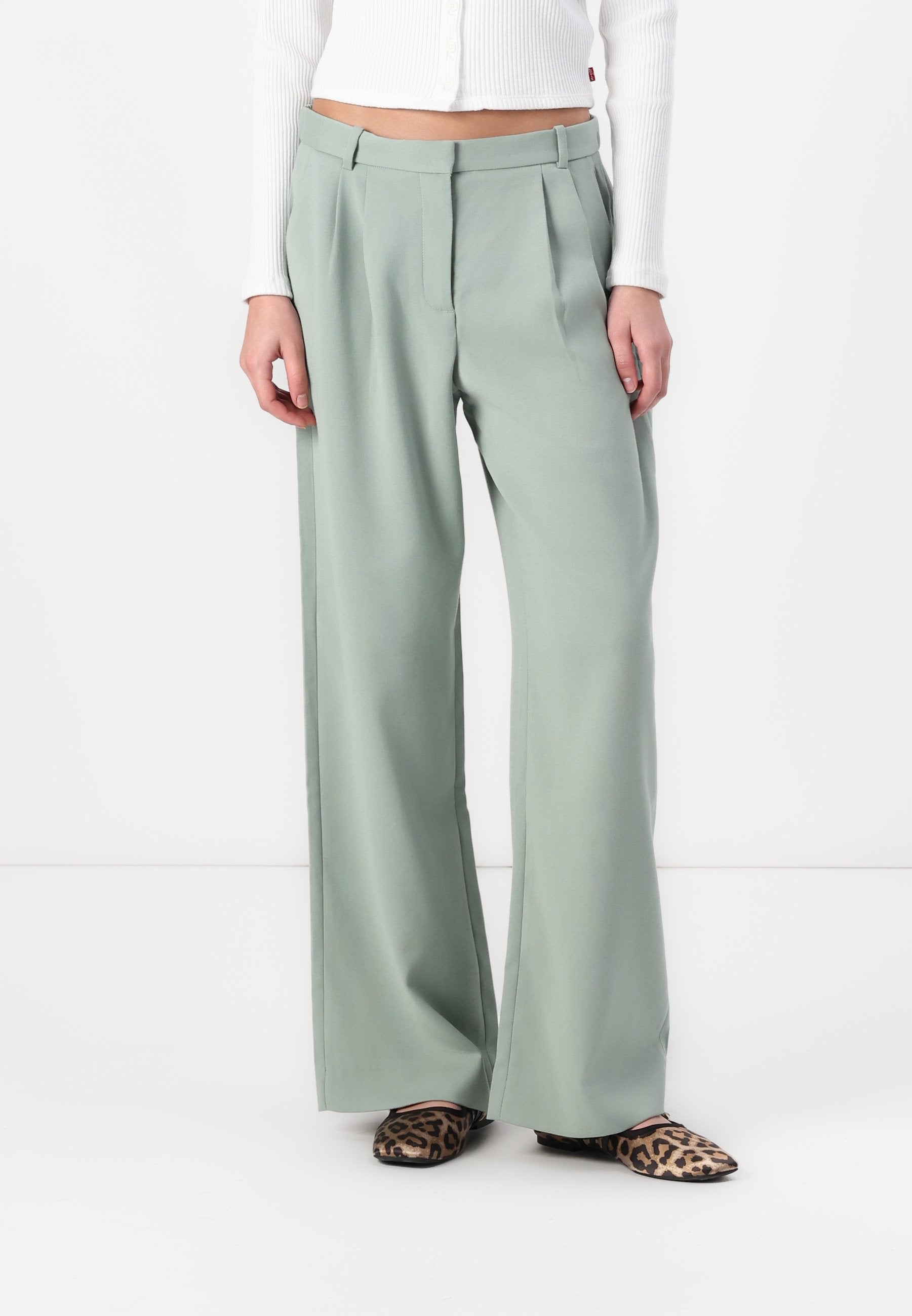 Abercrombie & Fitch Curve Love A&F Sloane Low Rise Tailored Wide Leg Pant