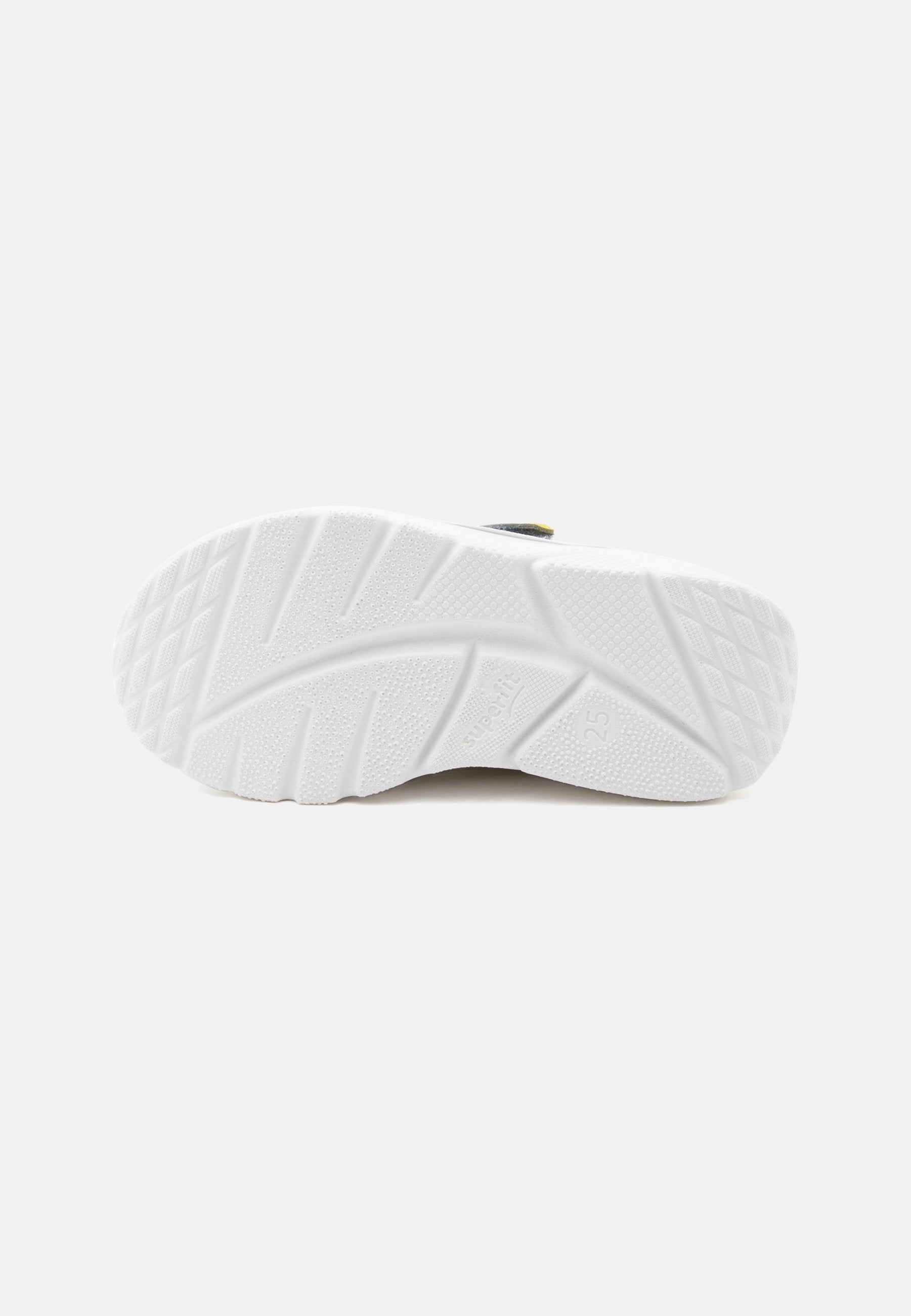 KICKS UNISEX Media 6