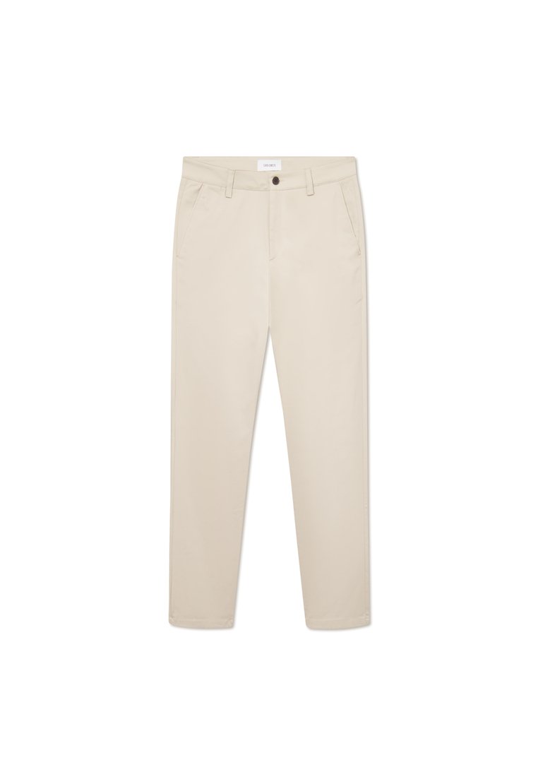 Beige Chinos mit einem geraden Bein. Hergestellt aus leichtem Material, mit Fronttaschen und einem Knopfverschluss. Glatte Textur.