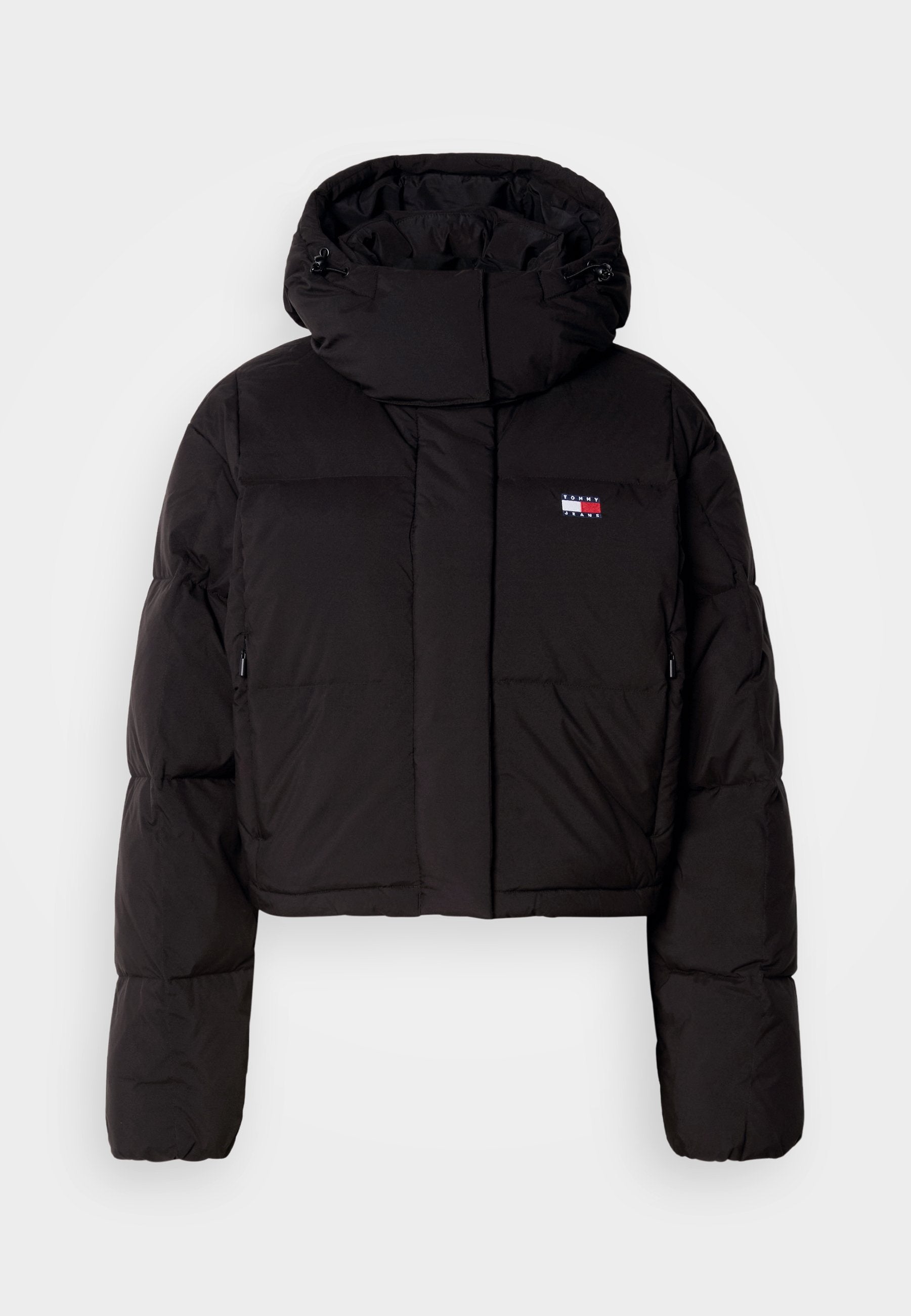 Schwarze, kurz geschnittene Steppjacke mit hohem Kragen, ausgestattet mit einem Markenpatch, elastischen Bündchen und Reißverschlusstaschen an den Seiten.