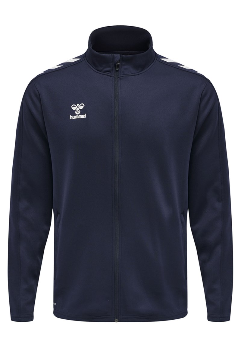 Marineblaue Zip-Jacke aus glattem Polyesterstoff. Mit weißen Akzentstreifen auf den Schultern und einem kleinen Logo auf der Brust.