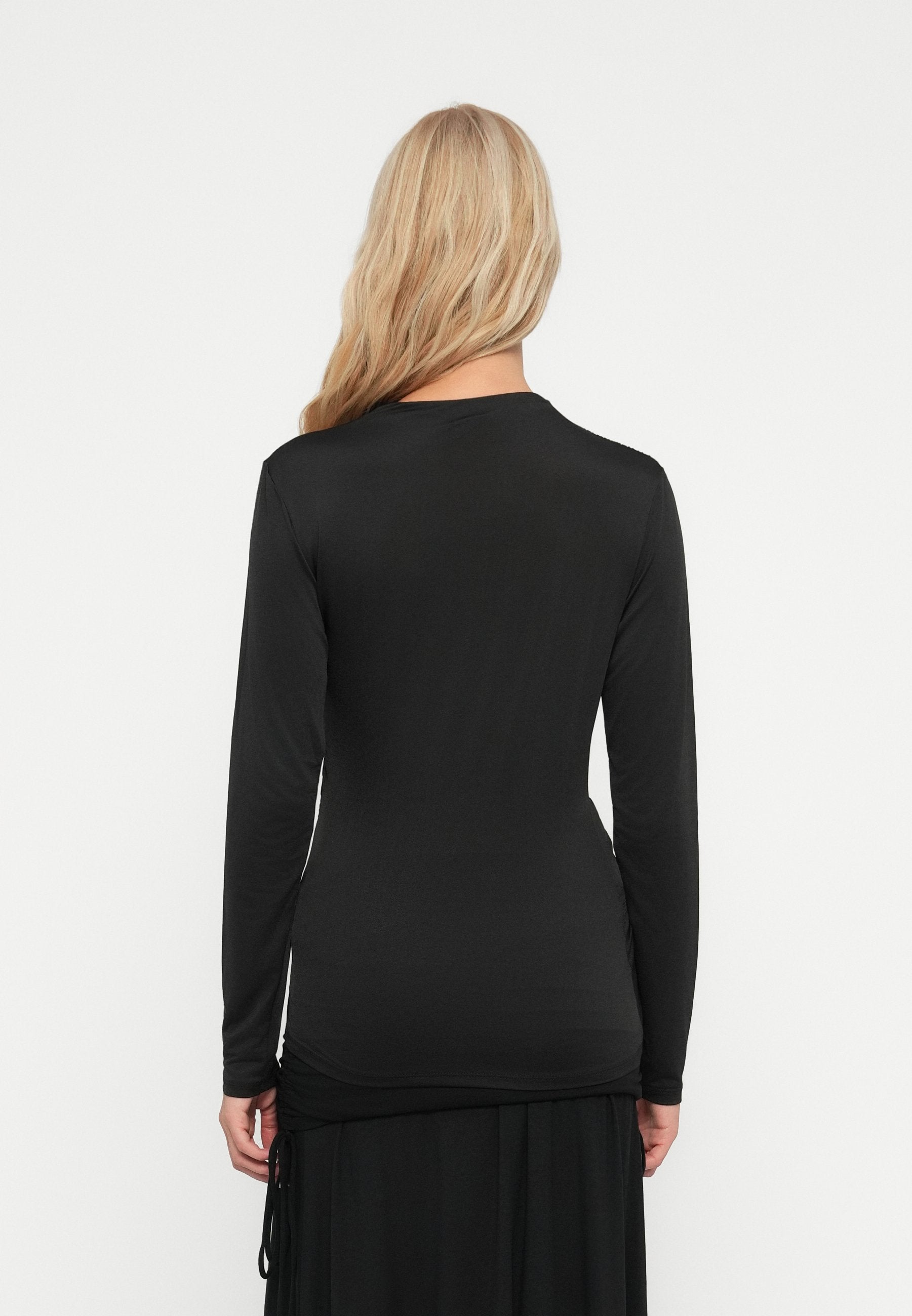 VILA VIZURNA FUNNEL NECK