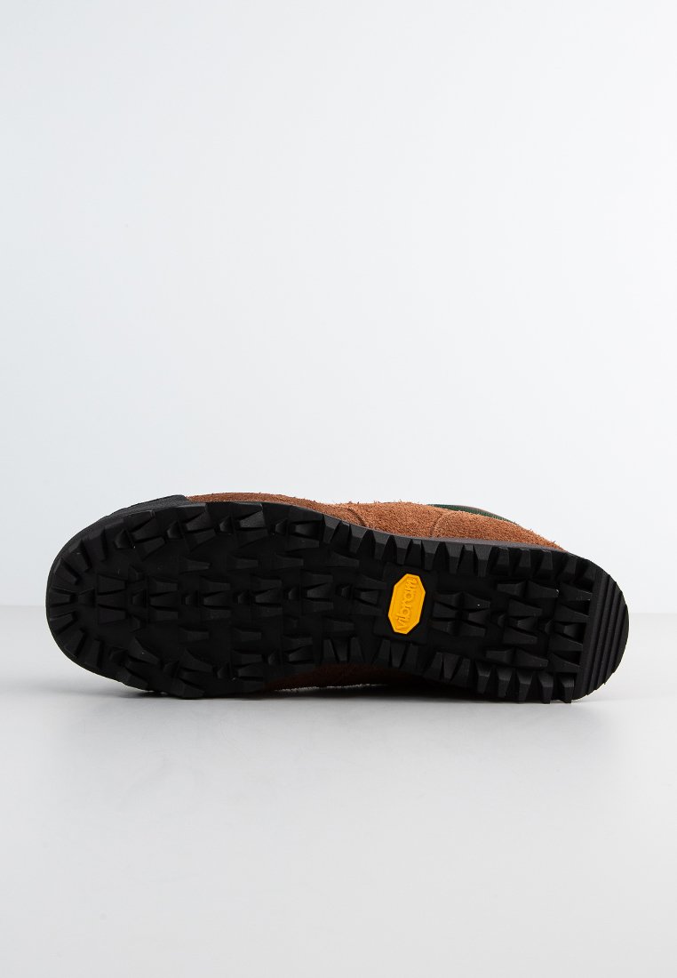 New Balance UALGSV1