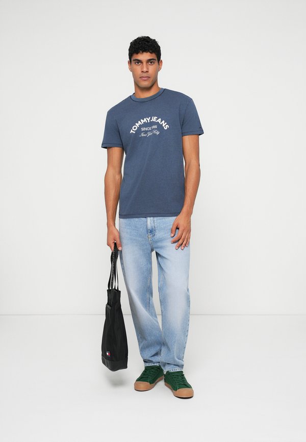 Tommy Jeans ARCH LOGO TEXTURED T-SHIRT