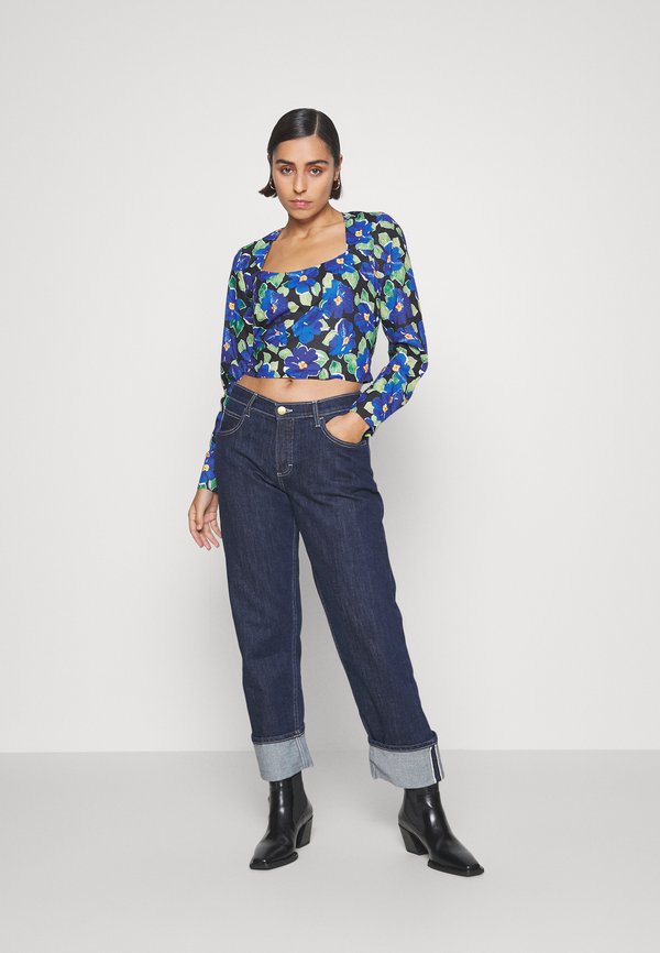 IN THE STYLE TERRIE MCEVOY SQUARE NECK CROP TOP