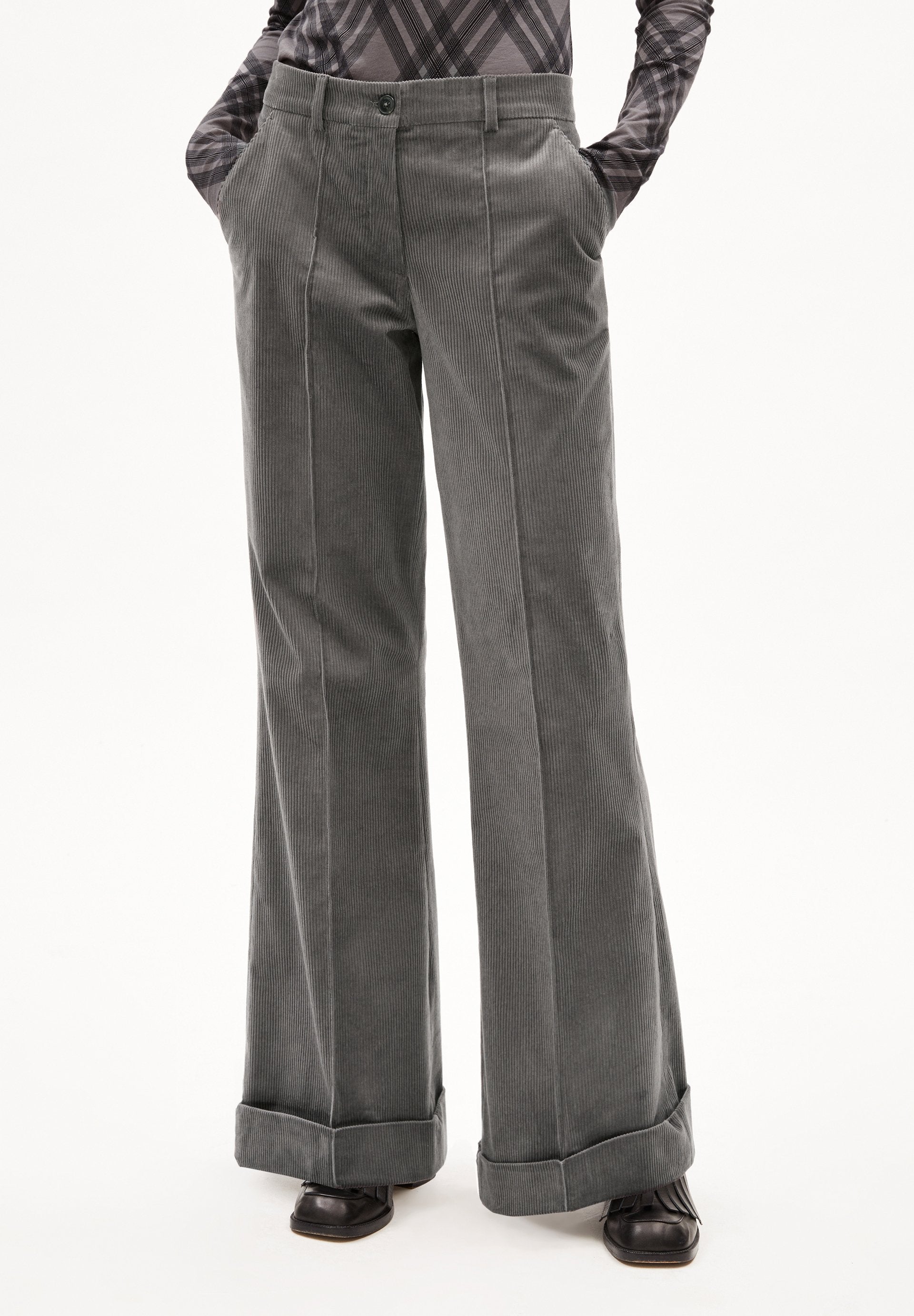 XELLAA CORDUROY Media 3