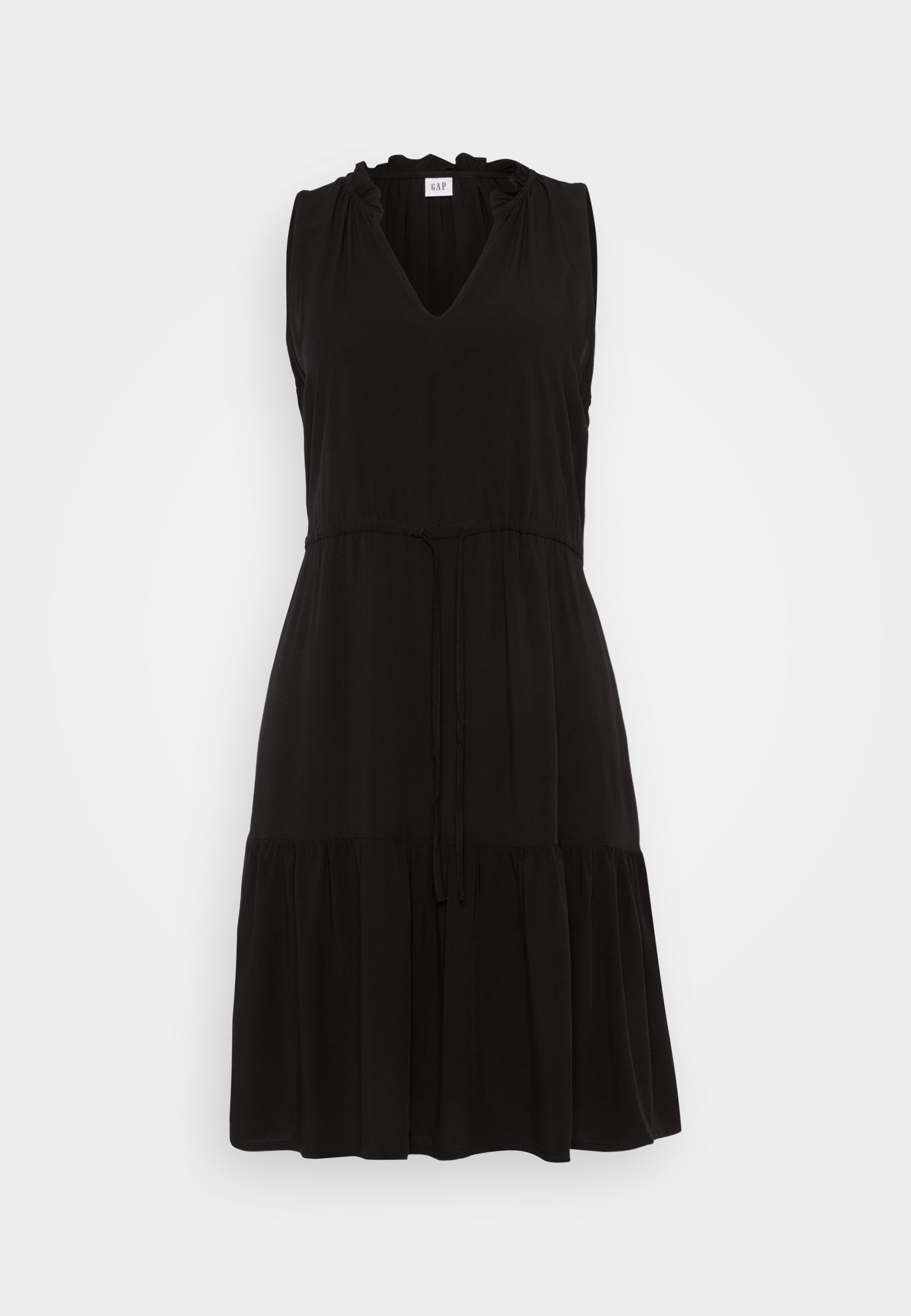Schwarzes ärmelloses Kleid mit V-Ausschnitt, gerafftem Kragen, Kordelzug in der Taille und gestuftem Rock. Aus leichtem Stoff für maximalen Tragekomfort gefertigt.