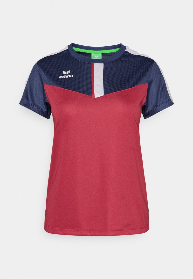 Rotes und marineblaues Sport-T-Shirt mit kurzen Ärmeln, Rundhalsausschnitt und Farbblockdesign; ausgestattet mit weißen und grünen Akzenten, aus atmungsaktivem Stoff.