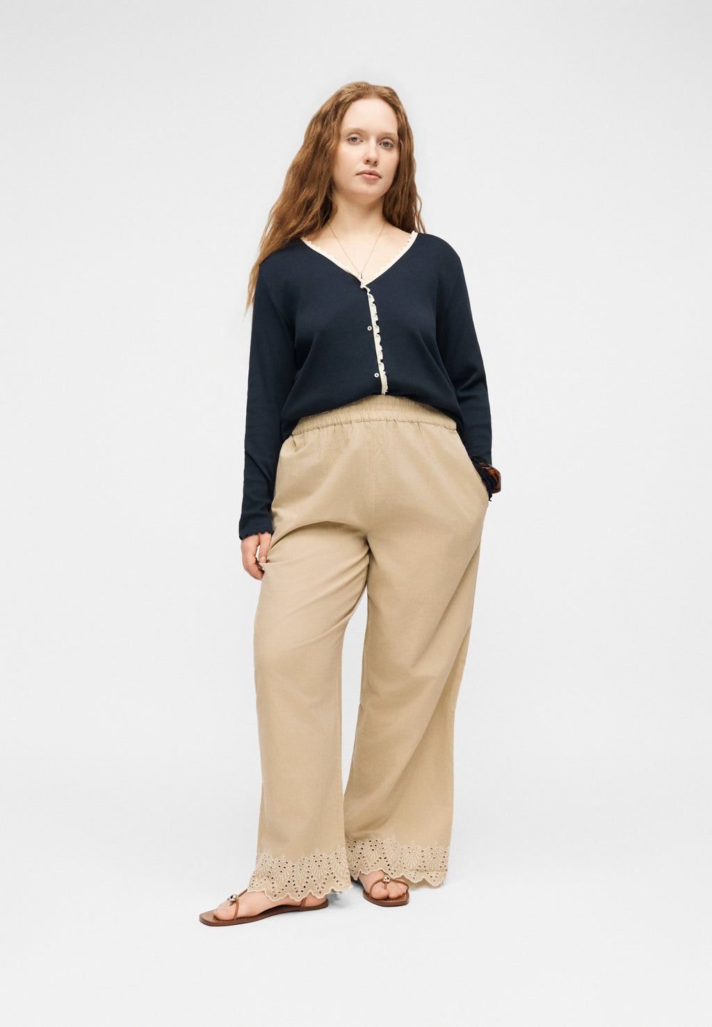 CARPAULA PULL UP PANT Media 2