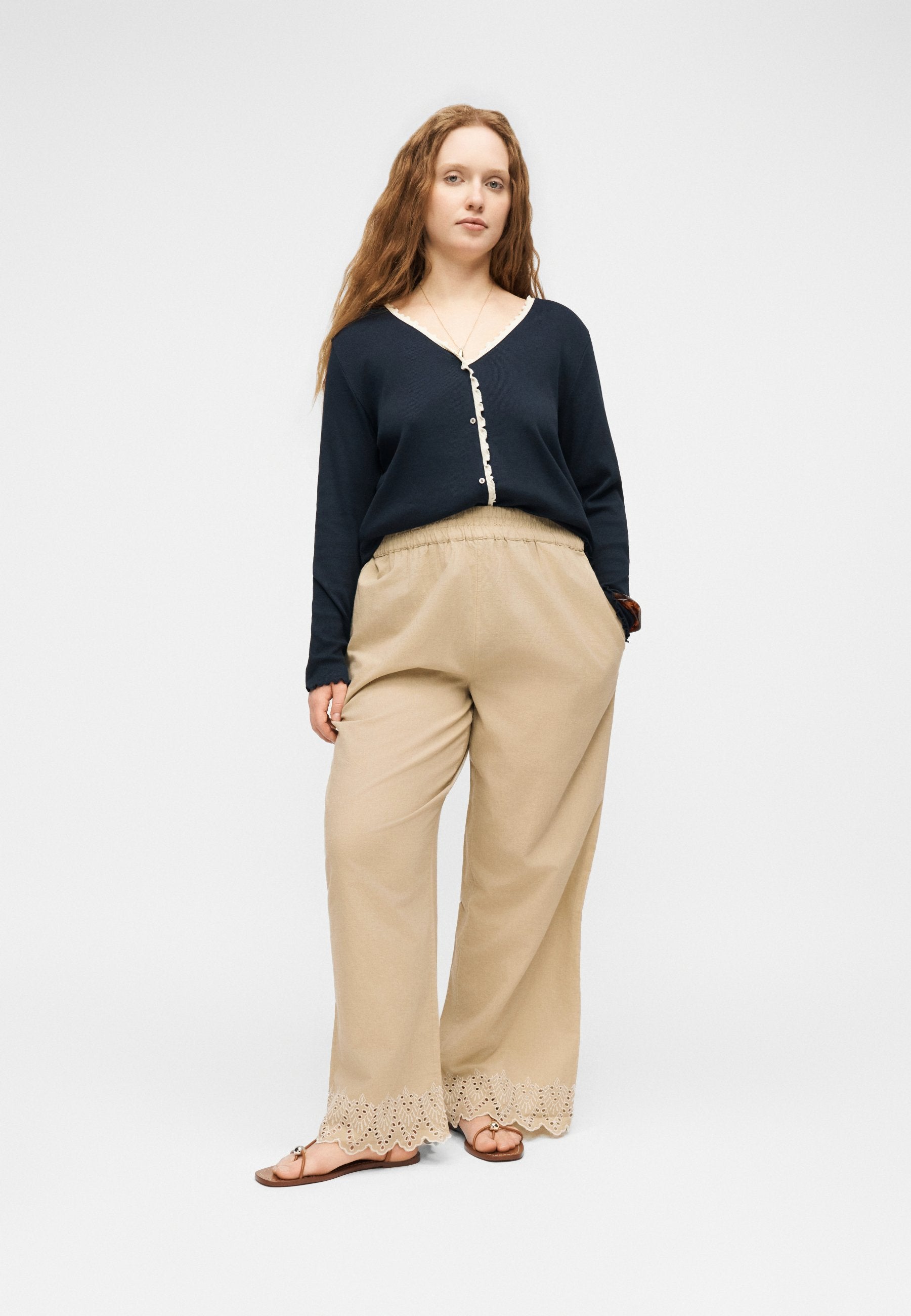 CARPAULA PULL UP PANT Media 2