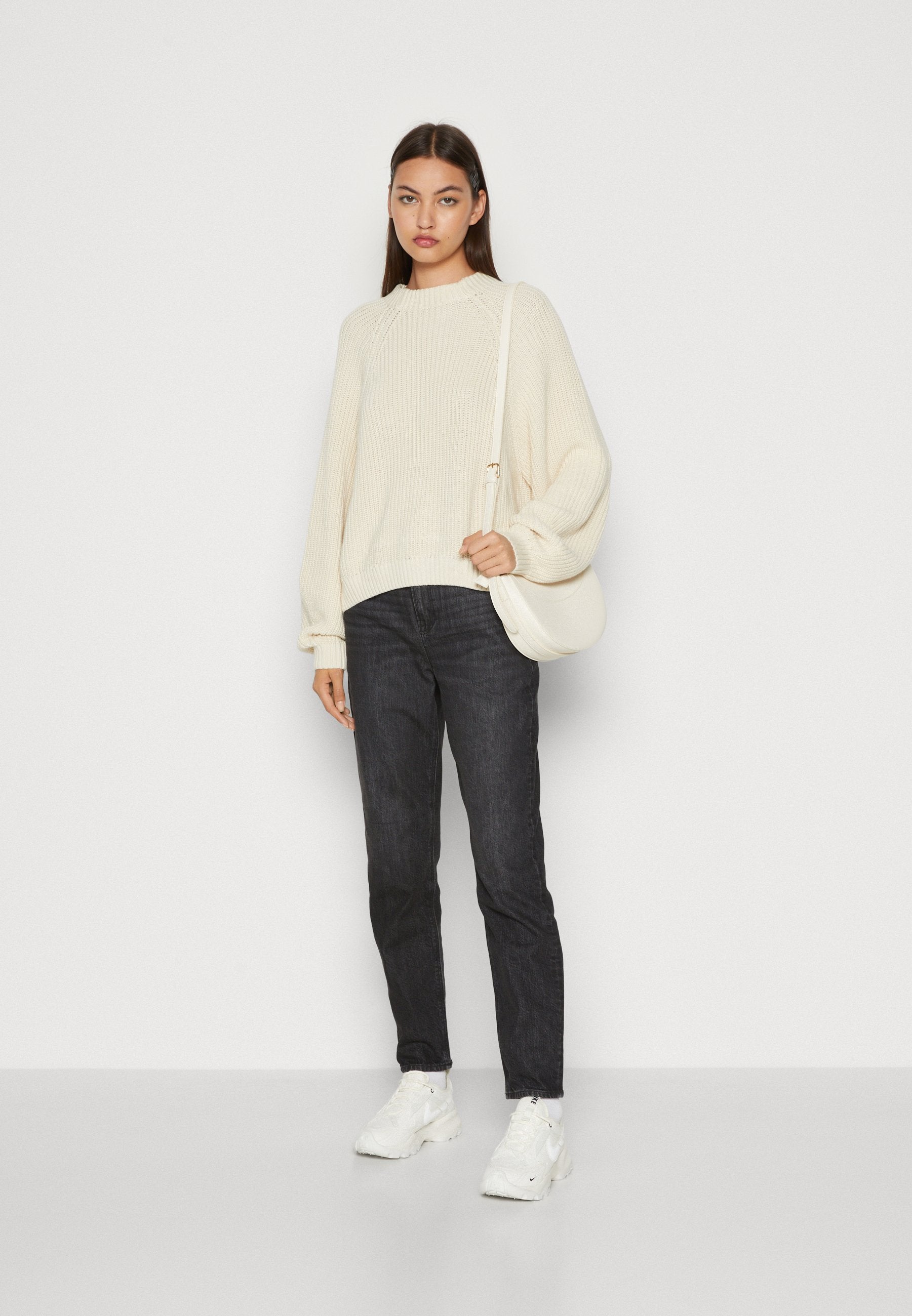 American Eagle MOM JEANS