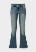 Mittenblaue Denim-Jeans mit leichtem Ausbleichen an den Oberschenkeln und weit geschnittenen Beinen, ausgestattet mit Fronttaschen, Gürtelschlaufen und einem doppelt geknöpften Verschluss.
