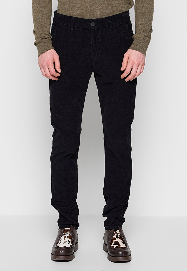 REGULAR FIT  Media 1