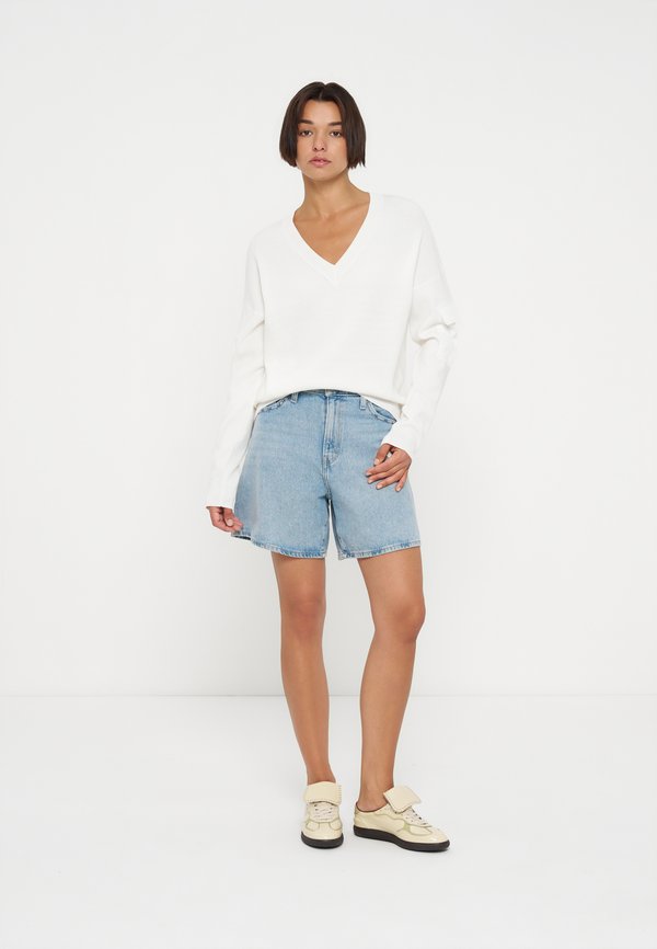 DKNY